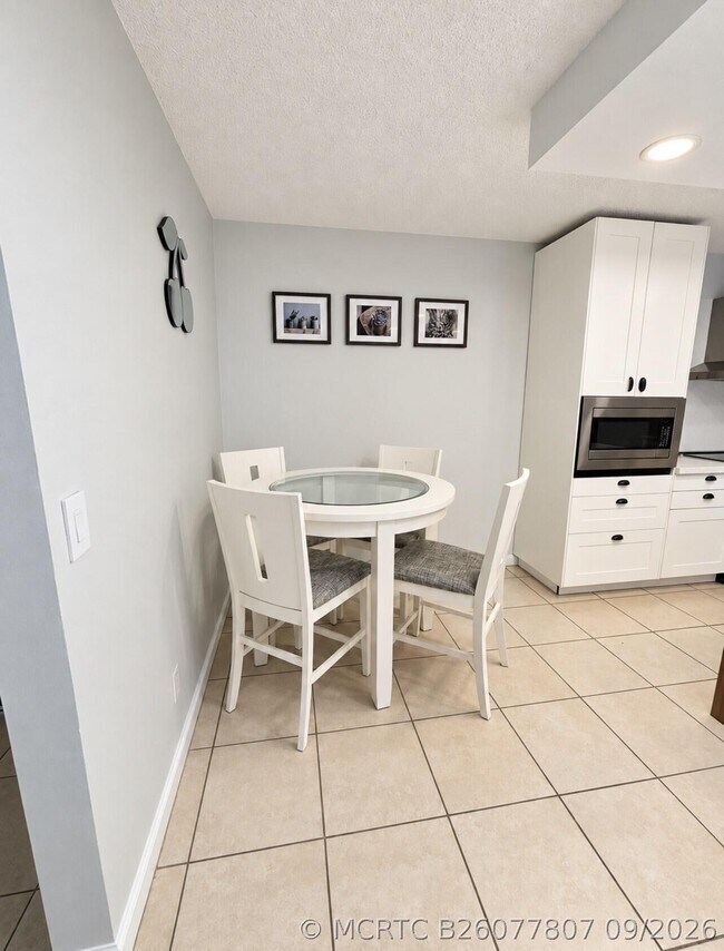 Building Photo - 4039 Palm Bay Cir