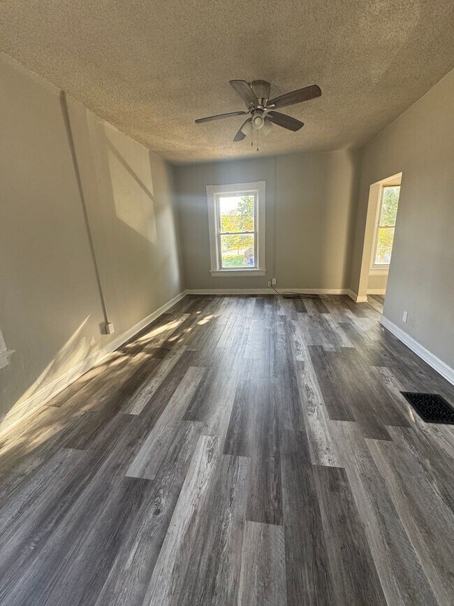 Building Photo - 431 N 3rd St