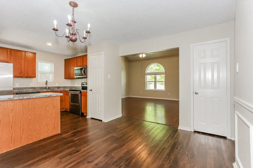 Building Photo - 10229 Dawson Trail