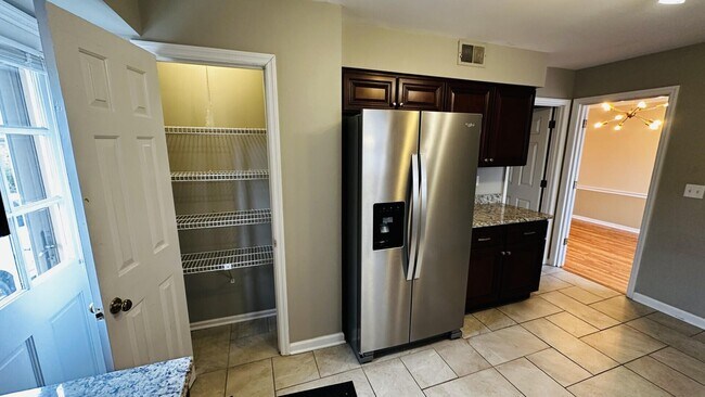 Building Photo - 2948a Candlelight Way