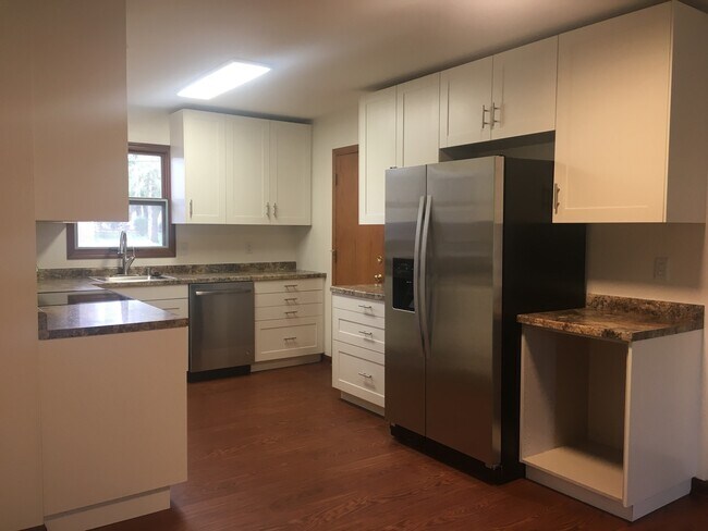 Building Photo - Updated Madison West, Three Bedroom, 1.5 Bathroom Duplex