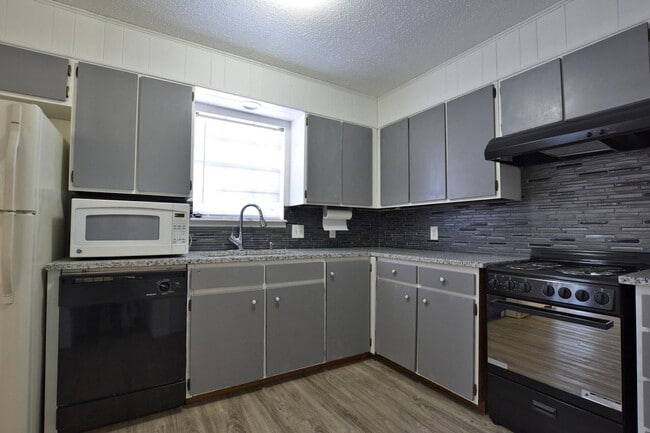 Building Photo - 2714 94th St