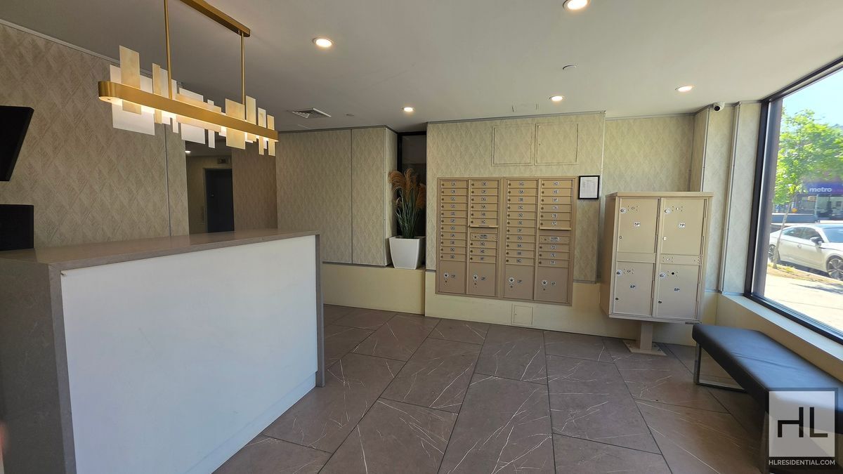 Building Photo - Sunlit 5th-Floor 1-Bed with a Showpiece Open Kitchen