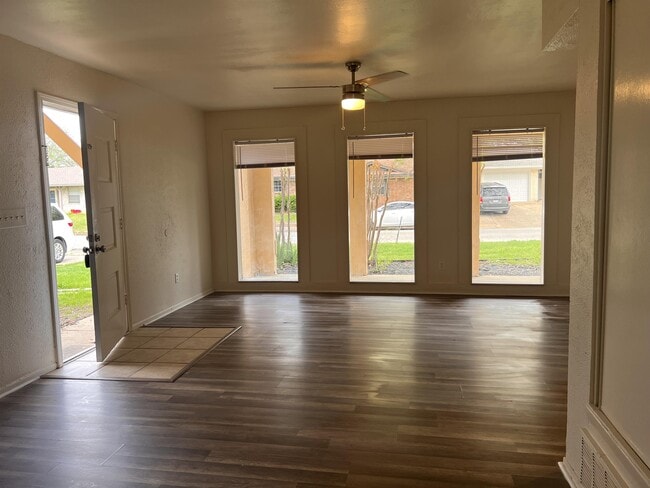 Building Photo - 5429 Prince Dr