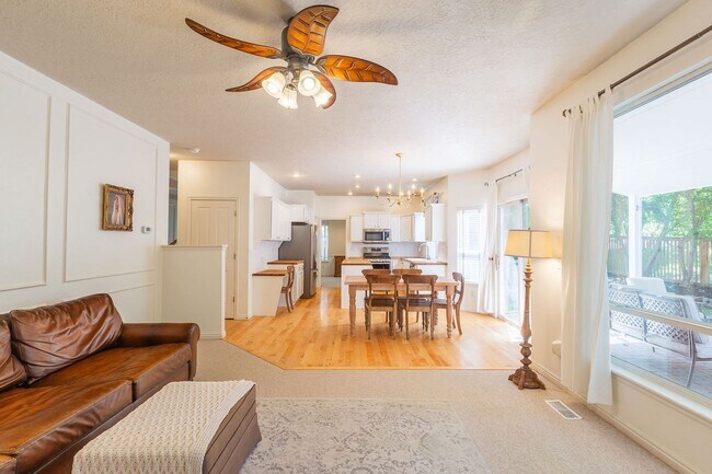 Building Photo - 3 Bed 2.5 Bath In The Heart Of Eagle