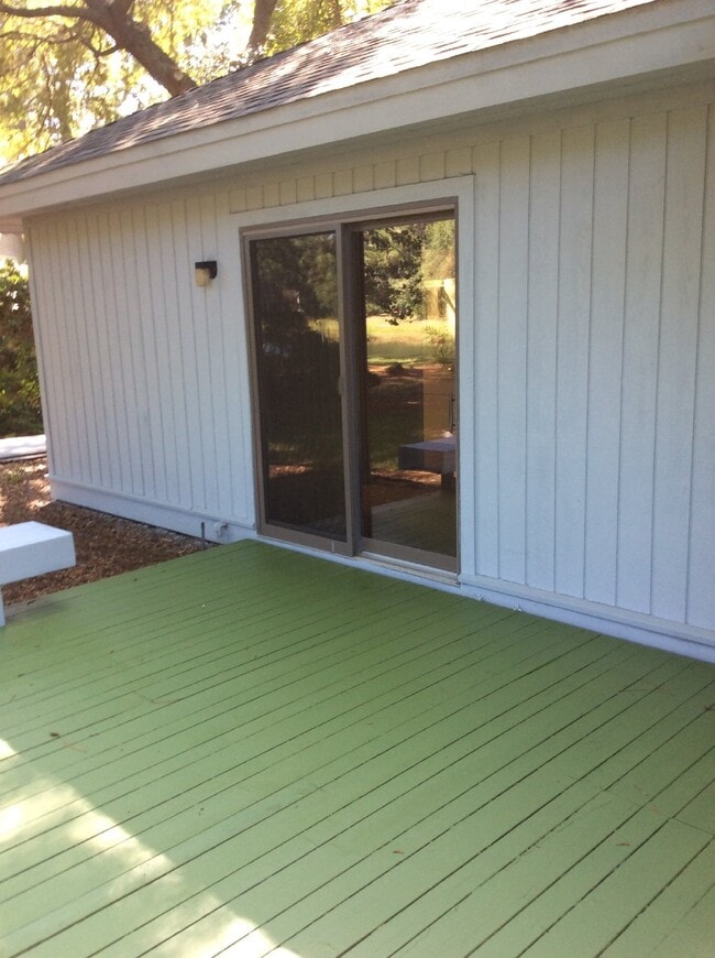 Building Photo - Hilton Head Plantation Ranch Style Home With Lagoon View!