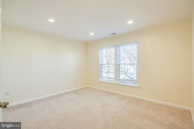 Building Photo - 1304 Longbow Rd