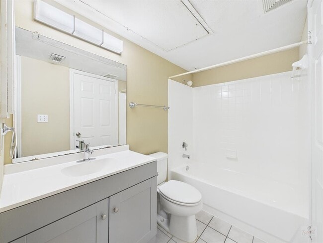 Building Photo - 501 W 26th St