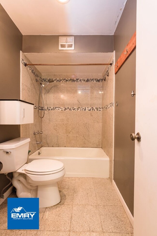 Building Photo - Beautiful 2 Bedroom, 2 Bathroom Condo In C...