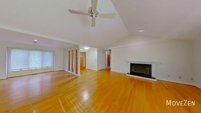 Building Photo - 2323 Ridgefield Dr