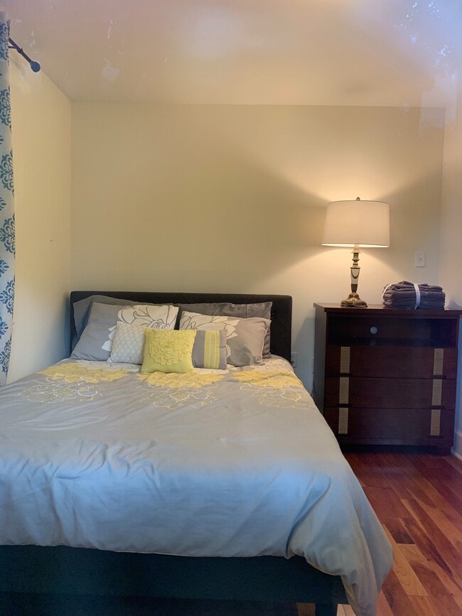 Building Photo - 299 Nelson Ave