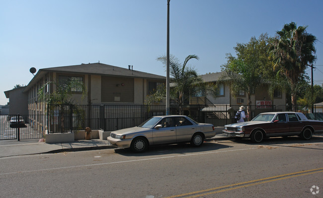 Building Photo - La Posada Del Sol