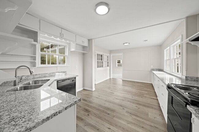 Building Photo - 904 Stubbs St