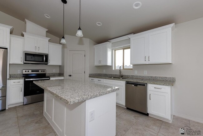 Building Photo - 8649 E 41st St