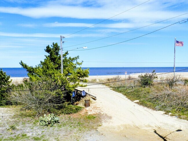 Building Photo - Come live at the Bay! Two Bedroom Willoughby Beach Cottage Available August 1st