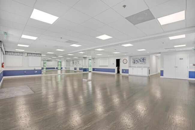 Building Photo - 7290 Kinghurst Dr