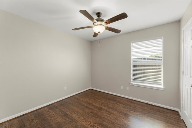 Building Photo - 1718 Charlton Oaks Ct