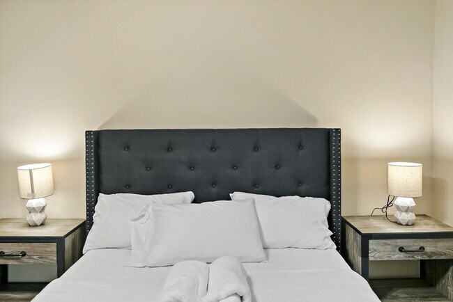 Building Photo - 2021 Washington Blvd