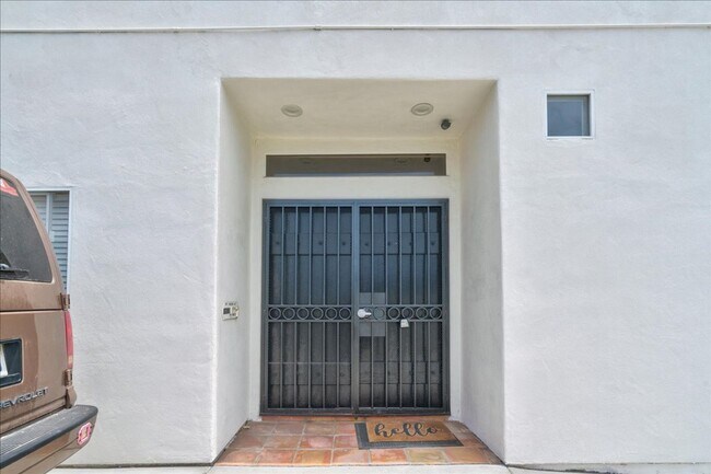 Building Photo - 4645-4647 Saratoga Avenue