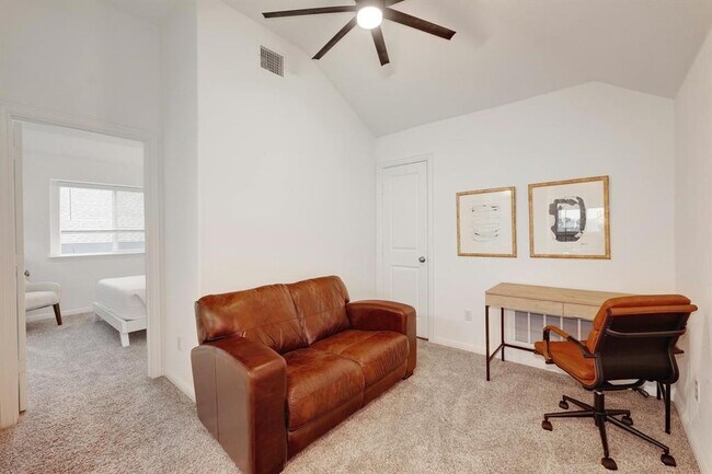 Building Photo - 404 Mante Ct
