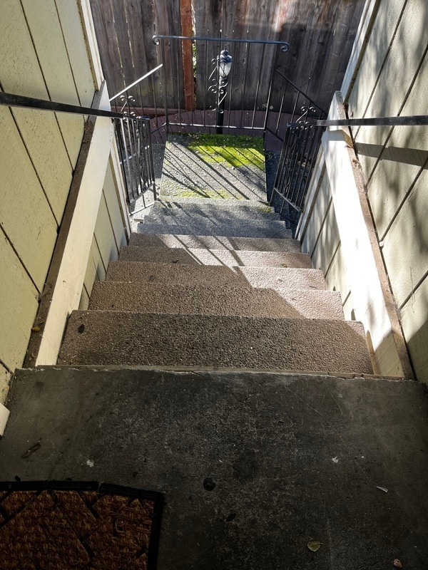 Building Photo - 618 Center St