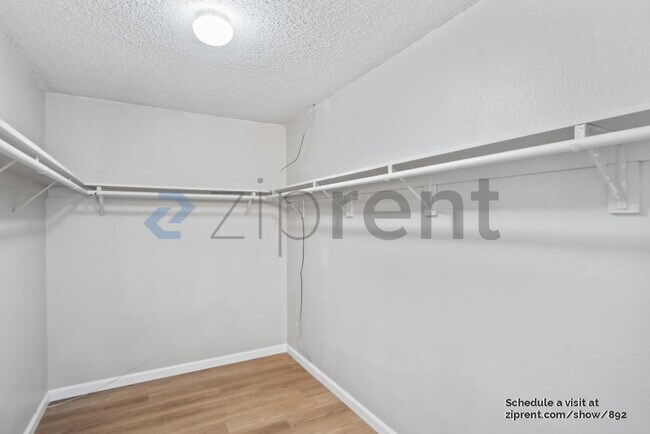Building Photo - 3700 Hidden Springs Ct