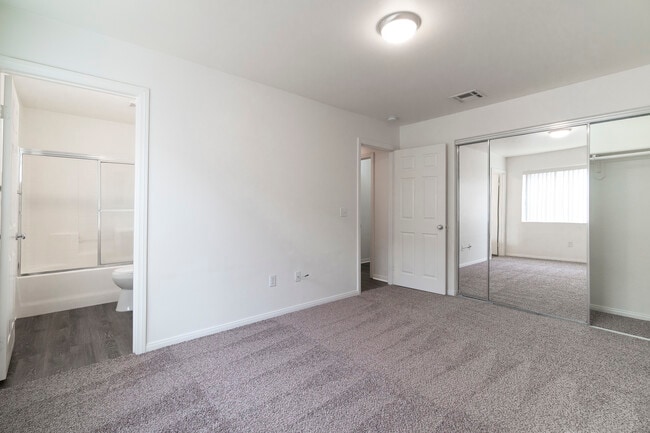 Building Photo - 28455 Avenida La Paz