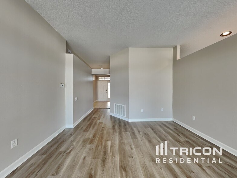Building Photo - 945 Ridge Haven Dr