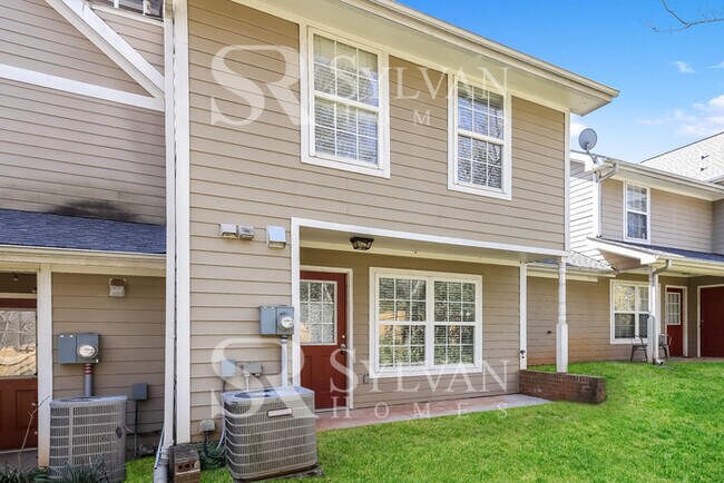 Building Photo - Charming 3BR 2.5BA Townhome Ready for Move...