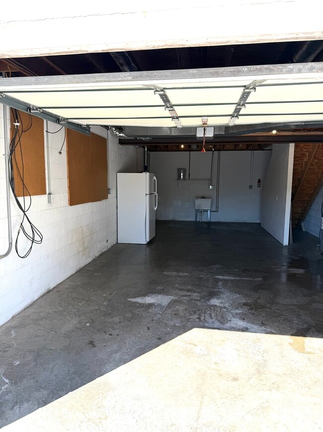 Building Photo - 1 Frankie Ln