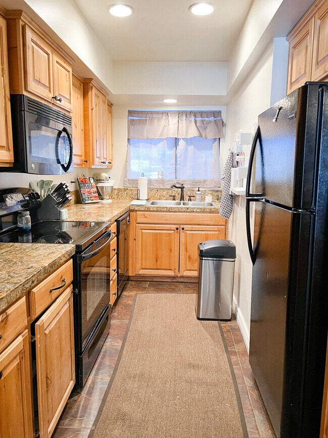 Building Photo - 3200 S Litzler Dr