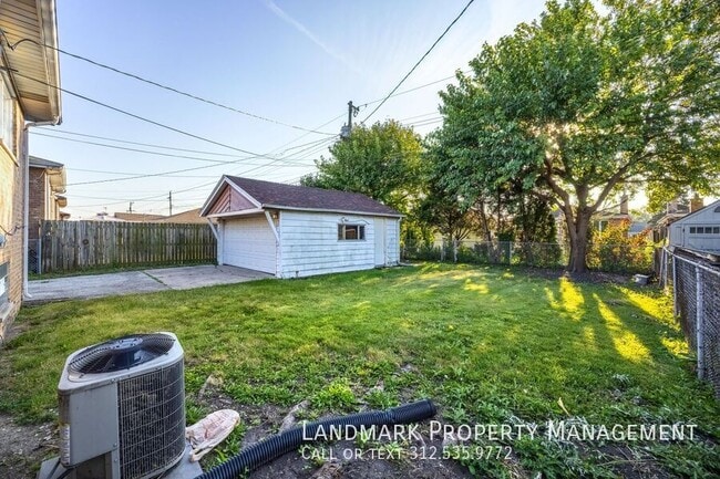 Building Photo - 8206 McVicker Ave