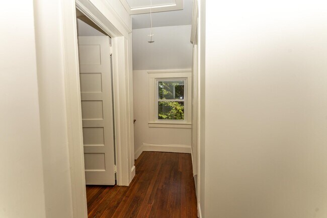 Building Photo - 48 Grove St