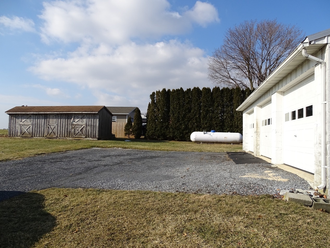 Building Photo - 454 Race Rd