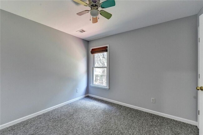 Building Photo - 2835 Crestmont Ct