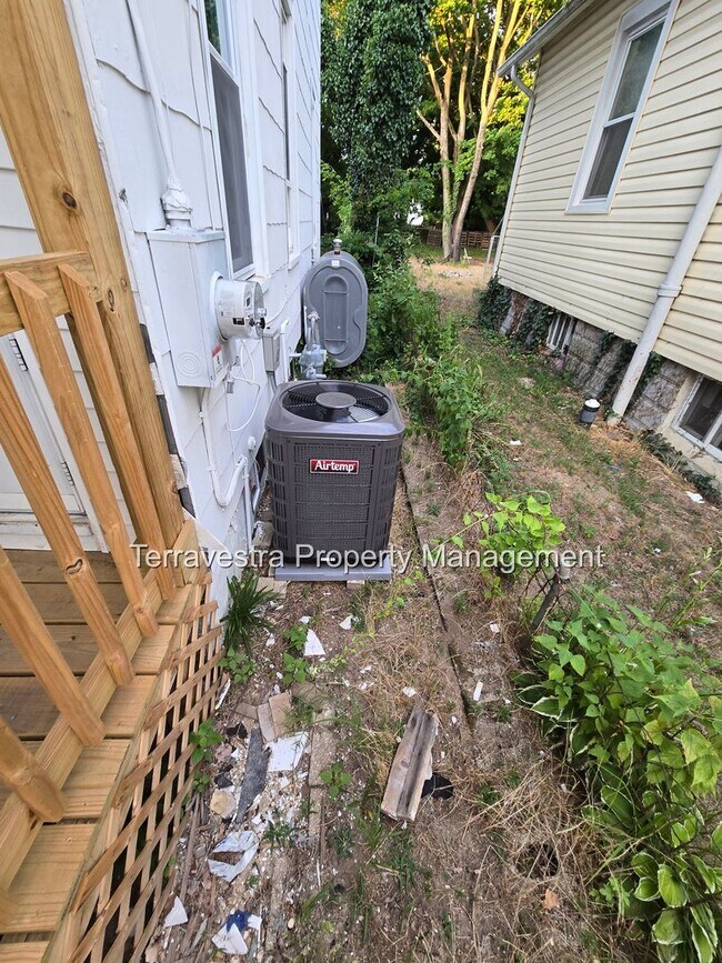 Building Photo - 321-323 South 5th Street