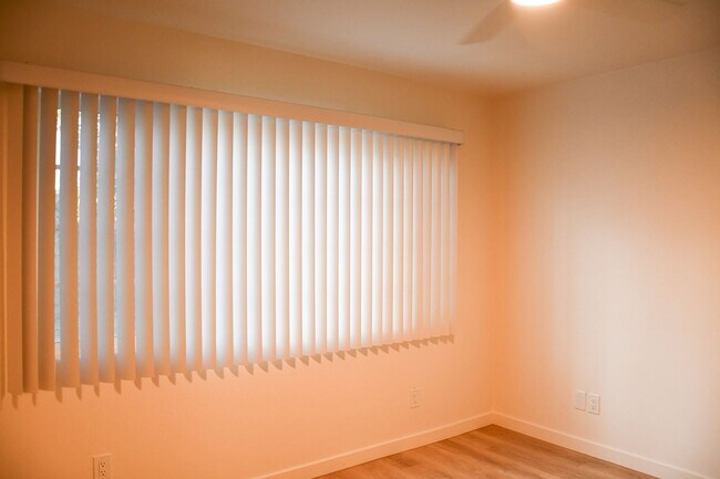 Building Photo - Parker (388) North