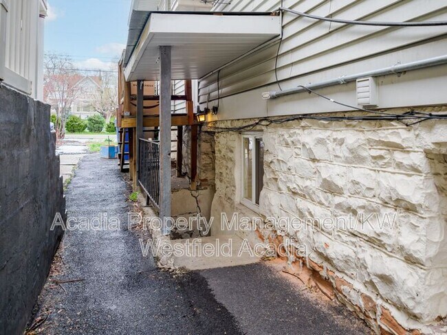 Building Photo - 620 S 900 E