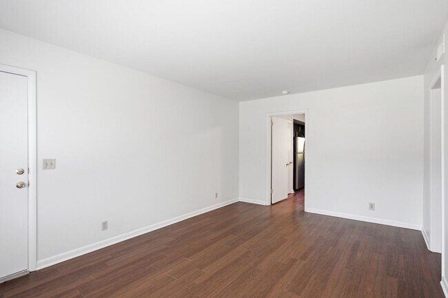 Building Photo - 316 Lorna Dr