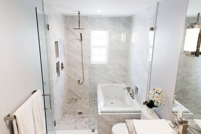 Building Photo - Gorgeous Fully Furnished 3 Bd 2 Bath Vacation Home!