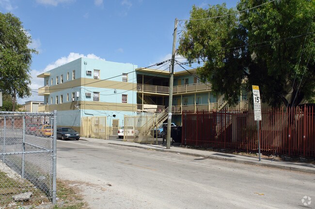 Building Photo - 1117 NW 3rd Ave