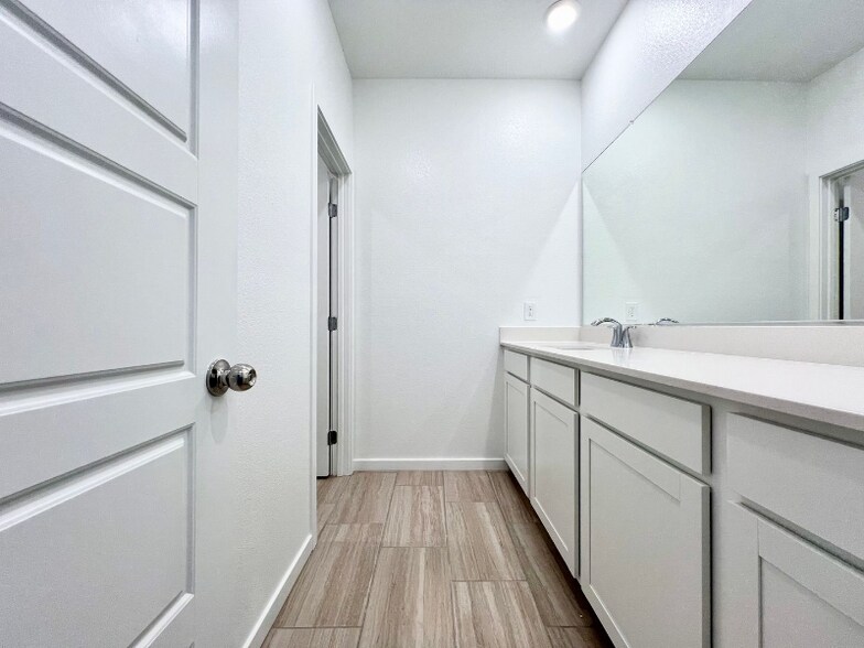 Building Photo - 1546 Eva Xing Pl