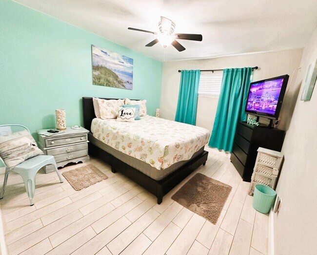 Building Photo - 4000 Gulf Terrace Dr