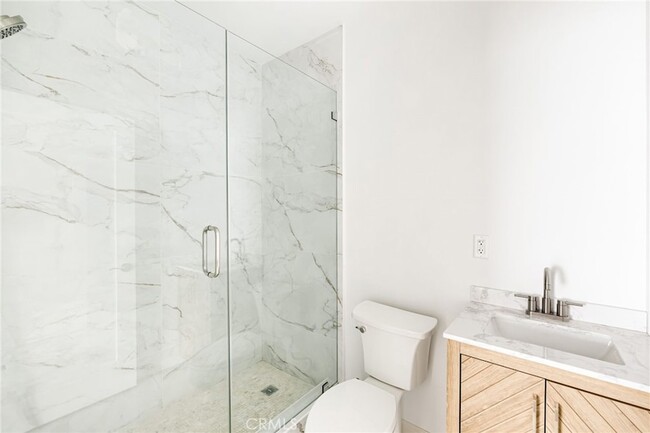 Building Photo - 7044 White Oak Ave