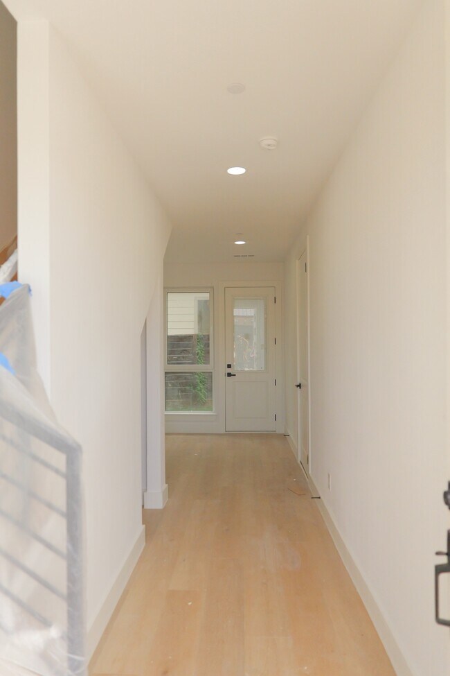 Building Photo - 4200 Munger Ave