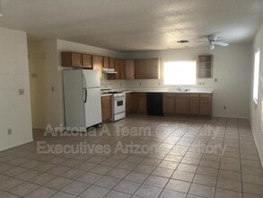 Building Photo - 4538 E Lester St