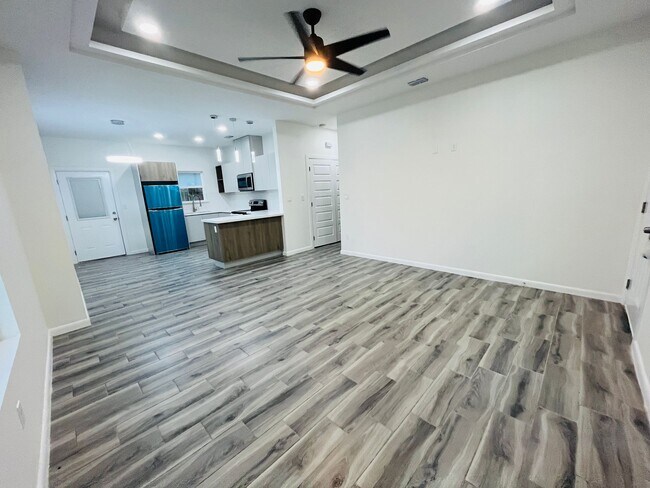 Building Photo - 1606 Angelina Dr