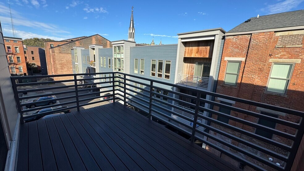 Building Photo - 116 W 15th St