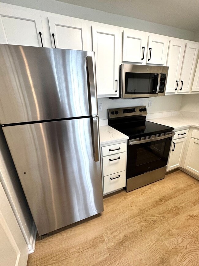 Building Photo - Fully Renovated 3BR/3BA Condo at Harper Flatts – Partially Furnished & Close to Auburn University!