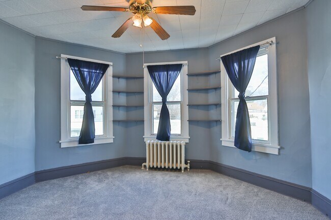 Building Photo - 503 S Broadway